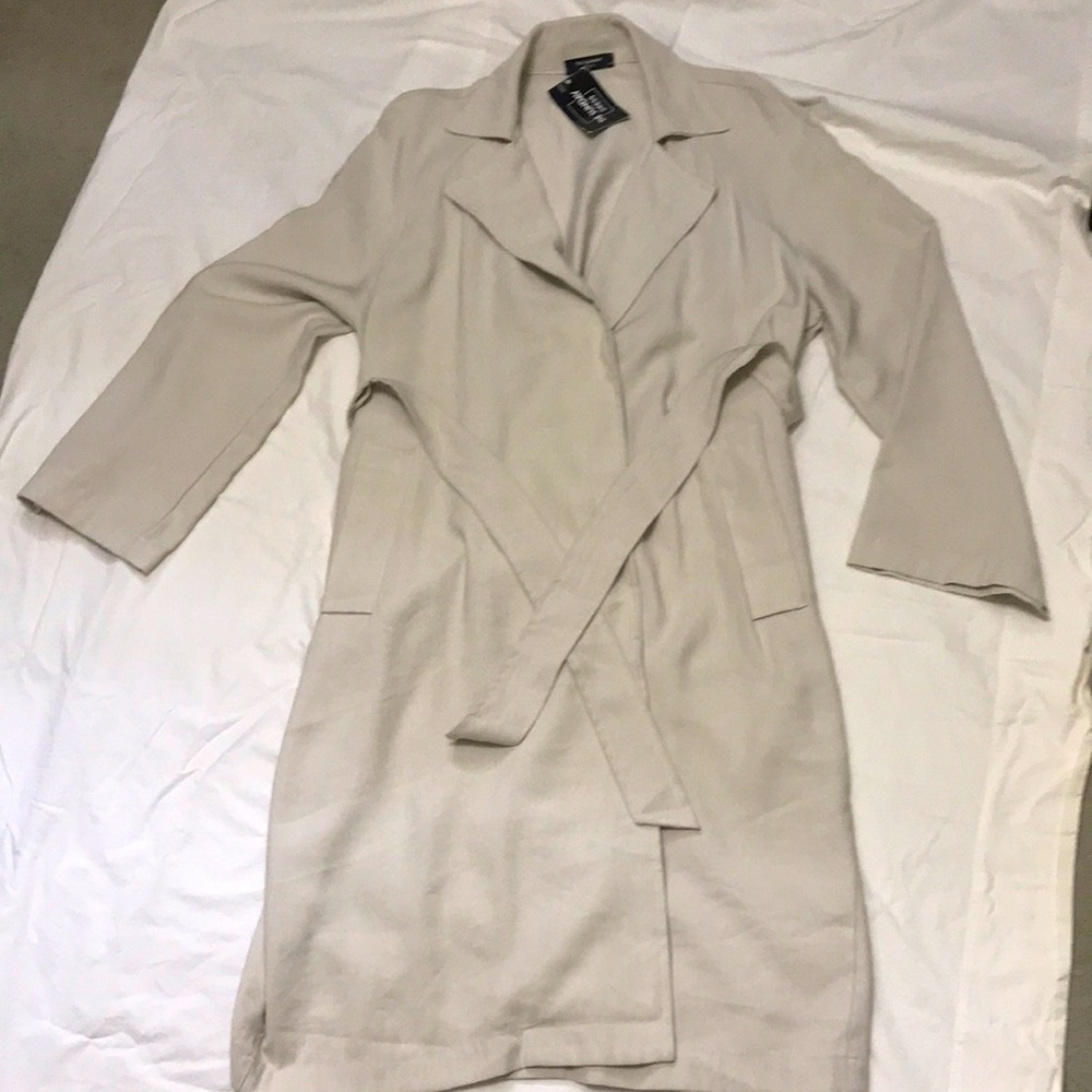 The Sunday ladies trench coat. Medium, NWT